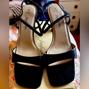 Super cute, square toe strapped sandals with thicker heel.